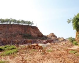 Doanh nghiệp khai khoáng, nông dân mất đất
